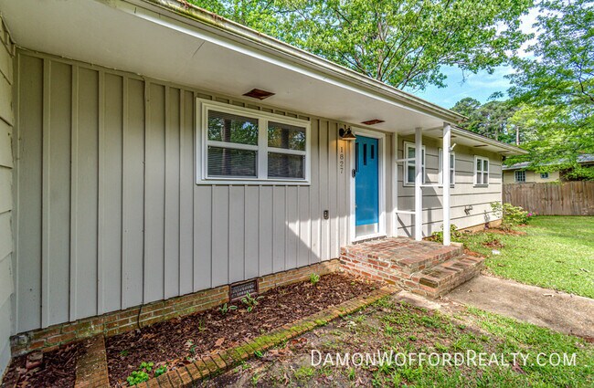 Building Photo - 1827 Parkridge Dr