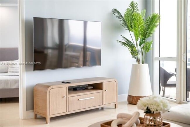 Building Photo - 15901 Collins Ave