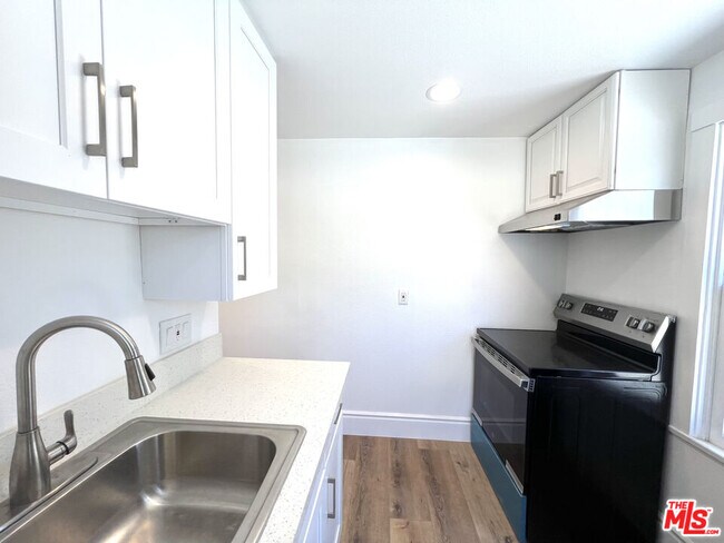 Building Photo - 1828 S Gramercy Pl