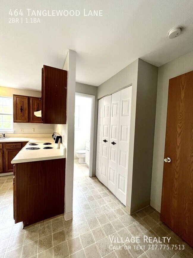 Building Photo - 464 Tanglewood Ln