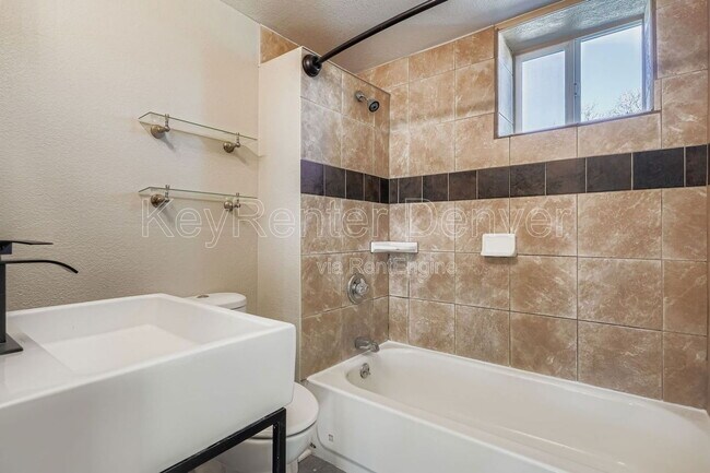 Building Photo - 1010 Jay St