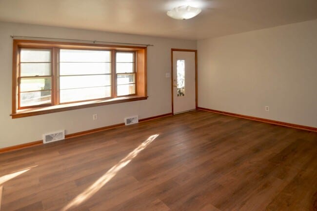 Building Photo - 3 BR Home in Madison Heights Available Imm...