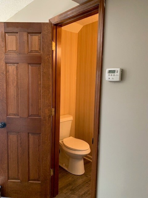 1st floor half bath - 6020 Sand Wedge Cir