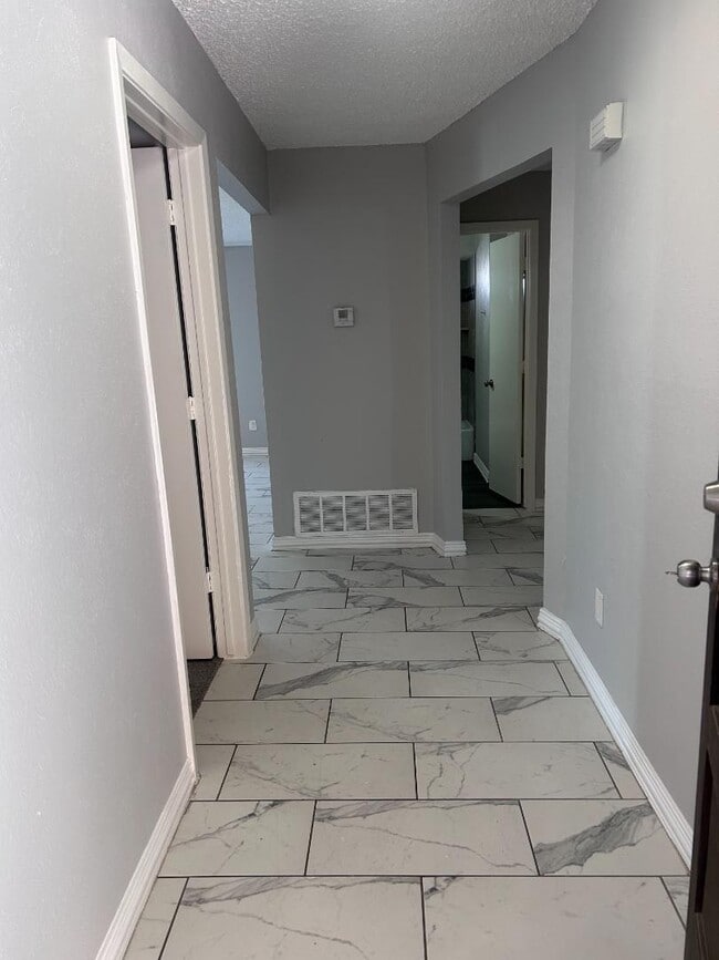Building Photo - 1446-1448 Pinnacle Peak Dr