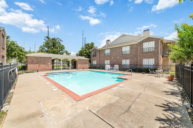 Building Photo - 2121 El Paseo St