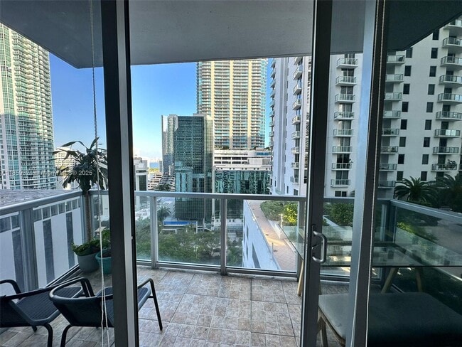 Building Photo - 1050 Brickell Ave