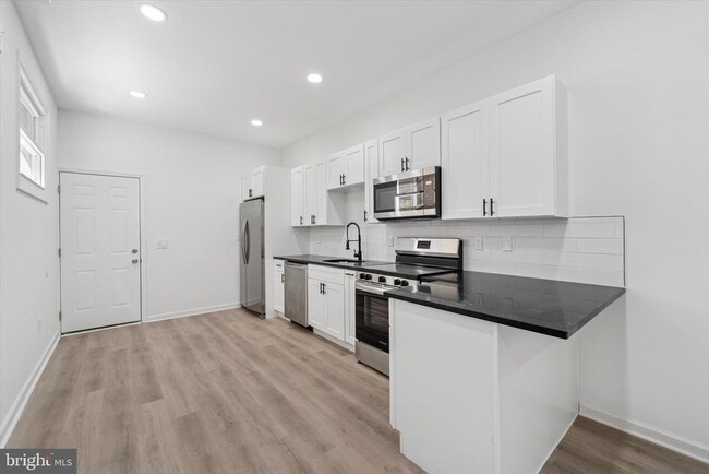 Building Photo - 1824 N 28th St