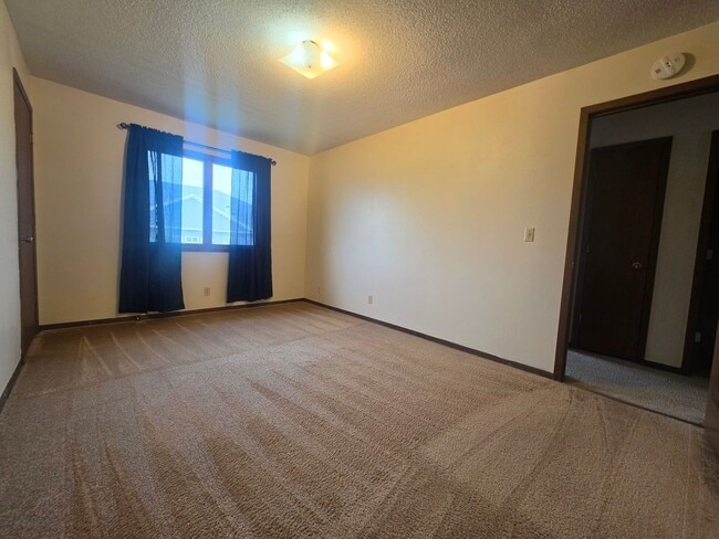 Building Photo - 1008 Bridgit Ct SE