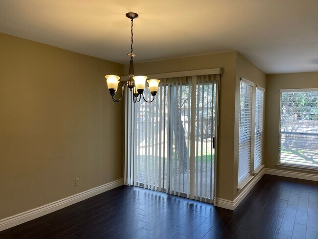 Building Photo - 13731 Oak Pebble