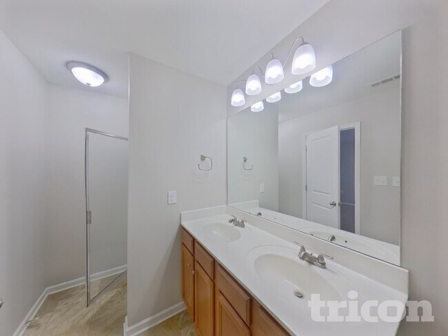 Building Photo - 2028 Stoney Pointe Cir