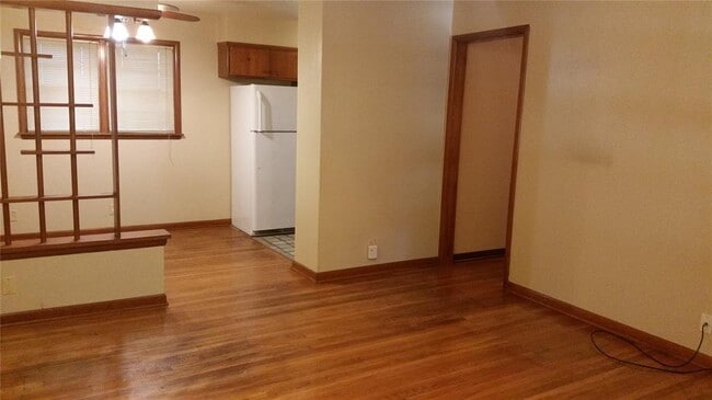 Building Photo - 511 Fleetwood Dr