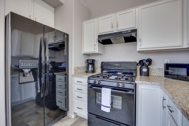 Building Photo - Charming Single-Story Home Near Silverado ...
