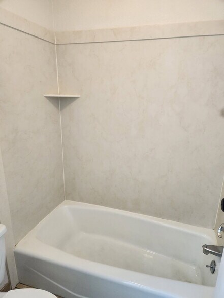 Building Photo - 100 E 600 S