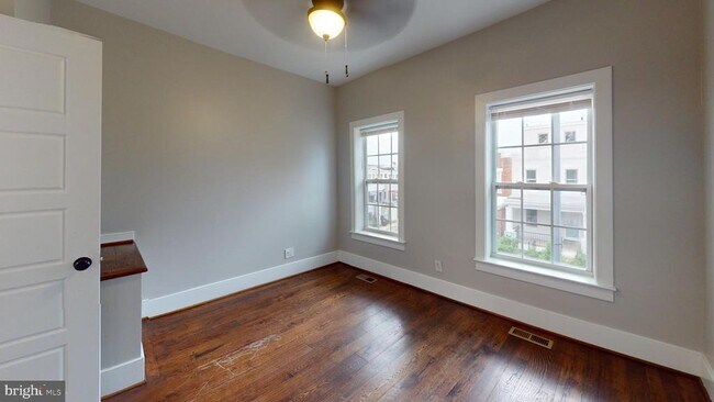 Building Photo - 635 20th St NE