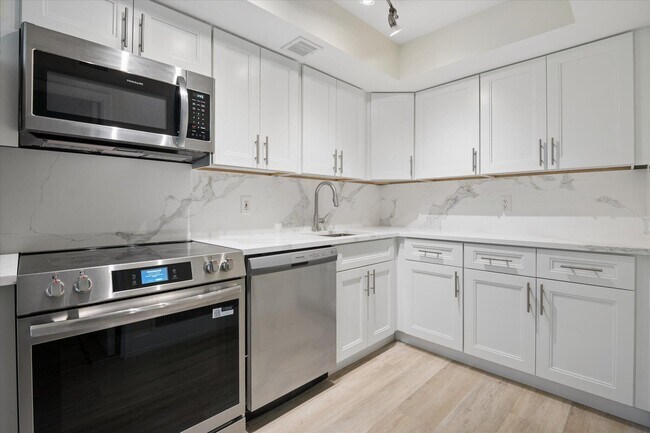 Building Photo - 511 Bayshore Dr
