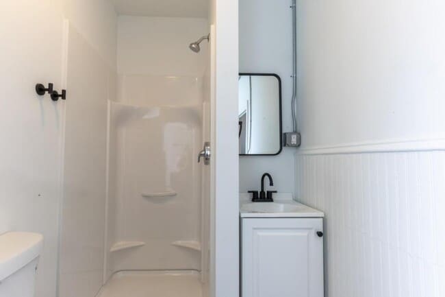 Building Photo - 713 Locust St