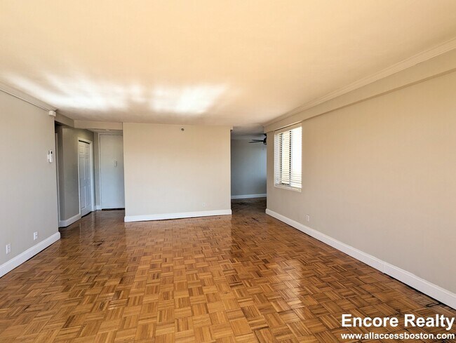 Building Photo - 1530 Beacon St