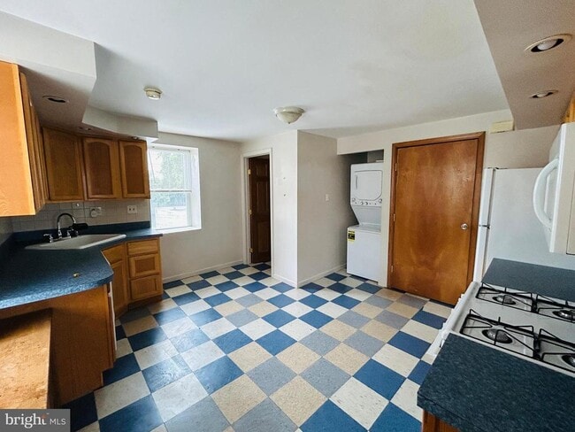 Building Photo - 6500 Ridge Ave