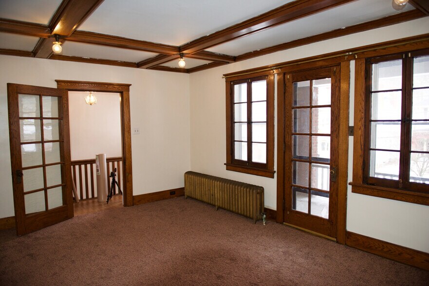 Building Photo - 9 Dinsmore Ave
