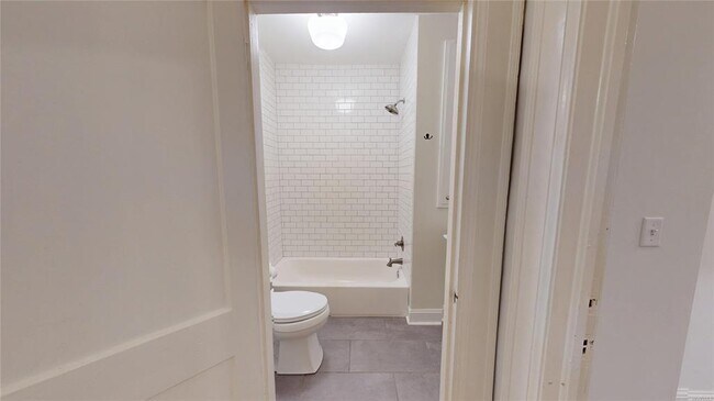 Building Photo - 345 Cloverdale Rd