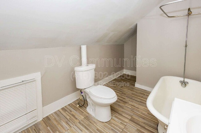 Building Photo - 3926 Woodbridge Ave