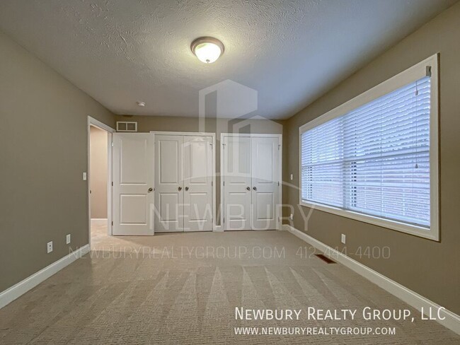 Building Photo - 2 Bedroom, 2.5 Bath Townhome - Discover th...