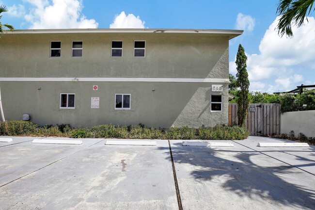 Building Photo - 711 NE 14th St