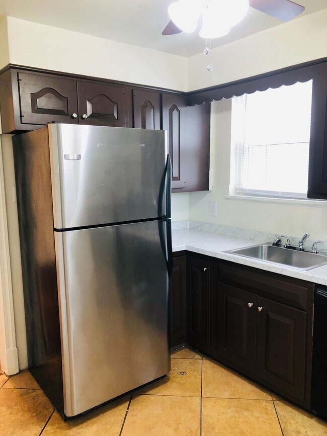 Building Photo - Adorable 3 bdrm/1.5 bath Home on a Corner Lot Across From Belmont Golf Course in Lakeside!