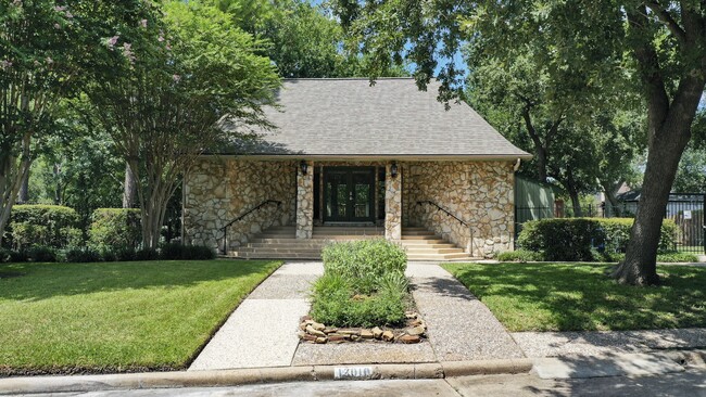 Building Photo - 12210 Ravenmoor Dr
