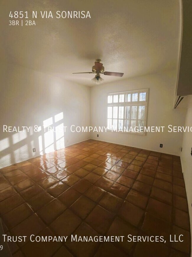 Building Photo - 4851 Vía Sonrisa