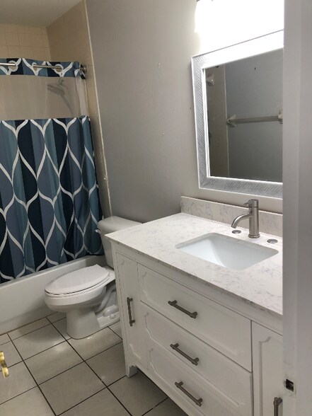 Building Photo - 713 S Daytona Ave