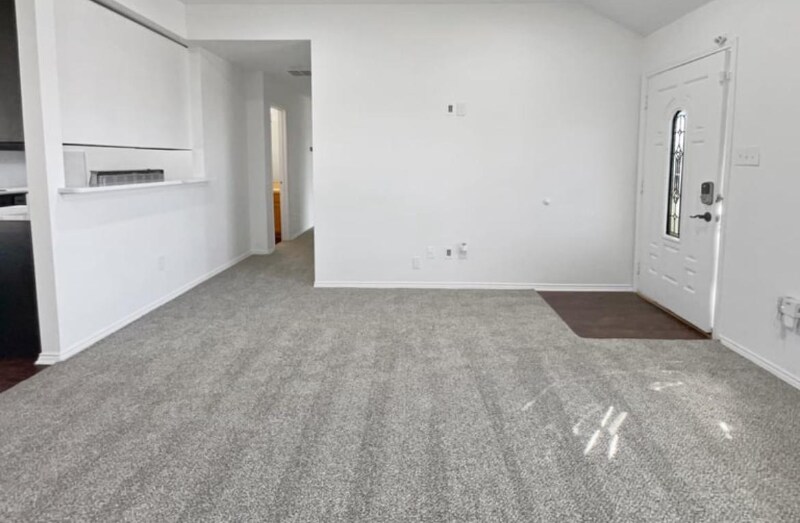 Building Photo - 1302 Lynnwood Dr