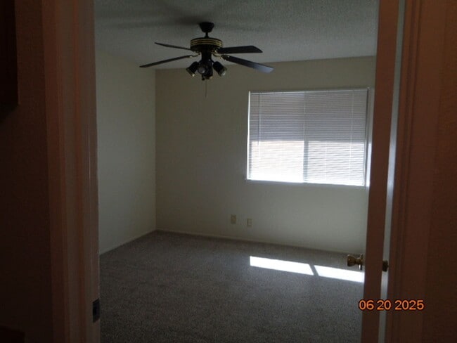 Building Photo - 272 Newport Cir