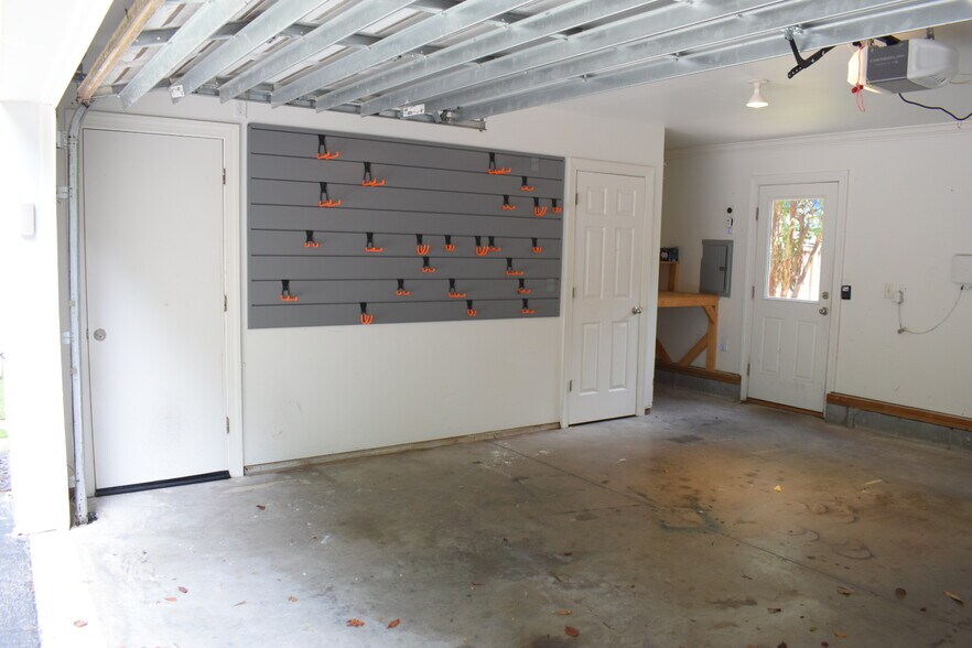Building Photo - 393 Whisper Park Dr