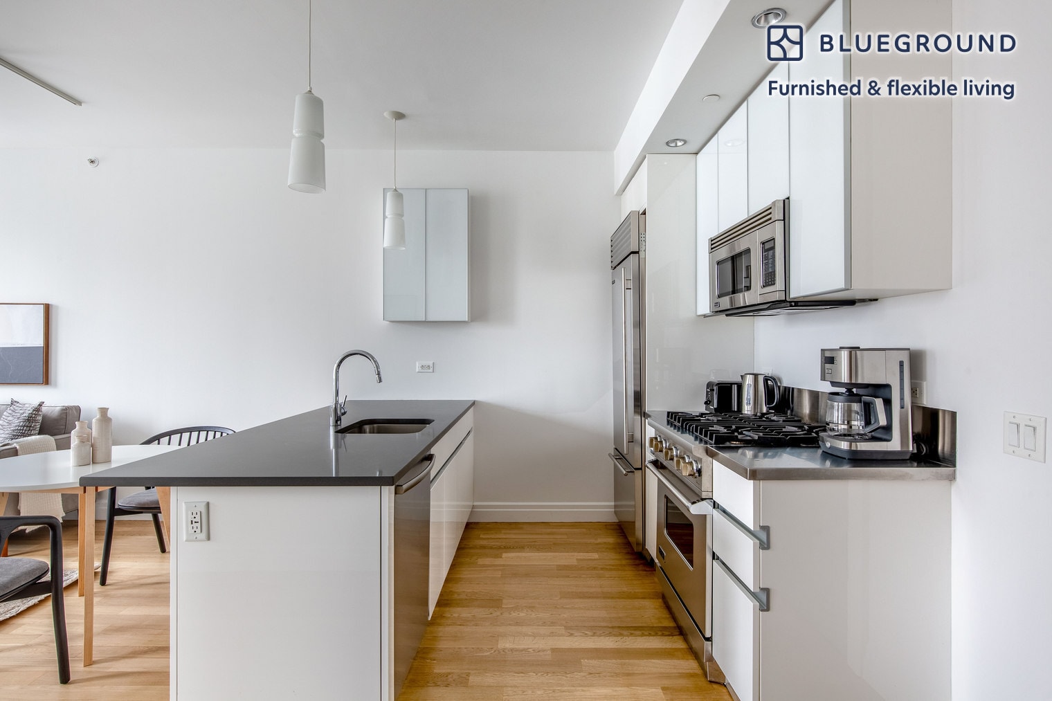 Building Photo - 550 W 54th St