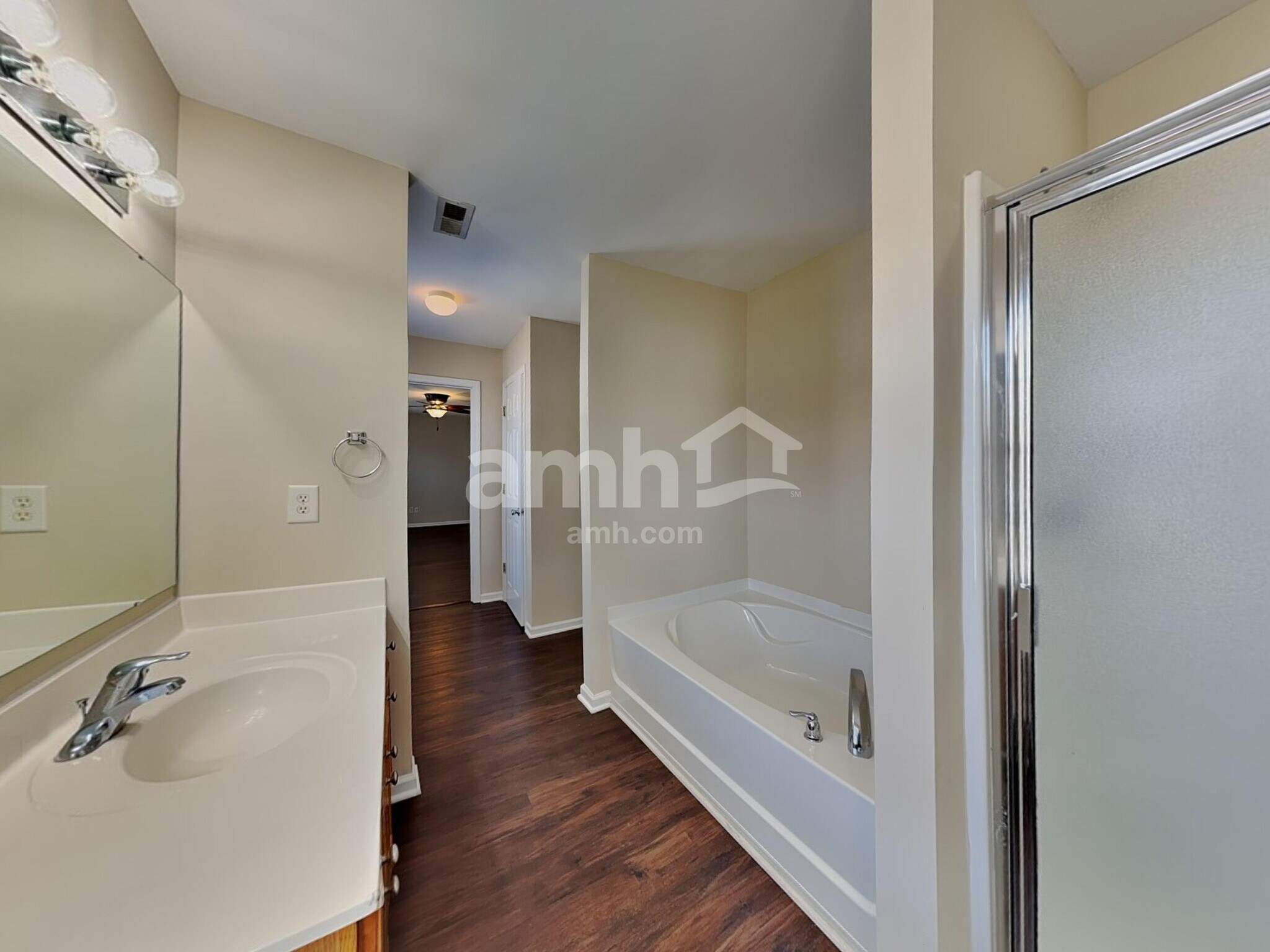 Building Photo - 6352 Hedgewood Ln