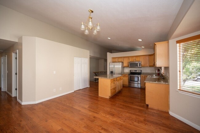 Building Photo - Beautiful Home in West Jordan!