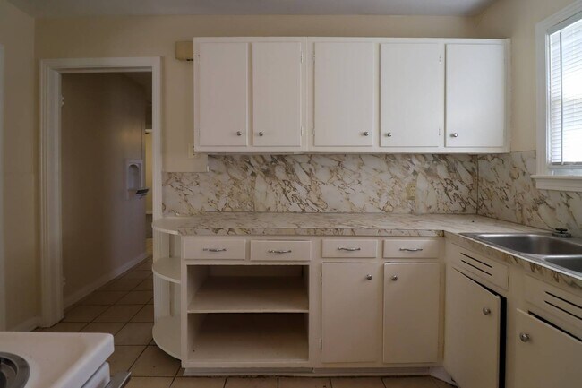 Building Photo - 1512 White Ave