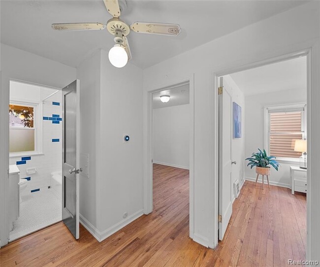 Building Photo - 2017 Harding Ave