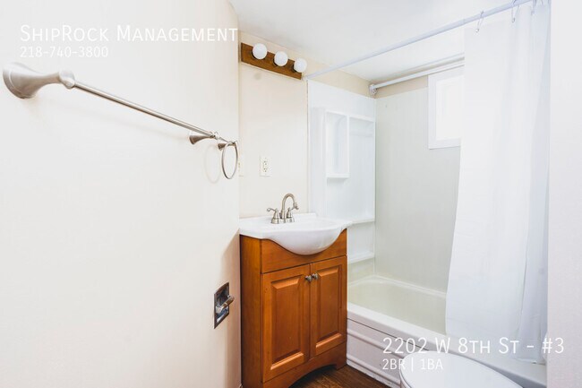 Building Photo - 2202 W 8th St