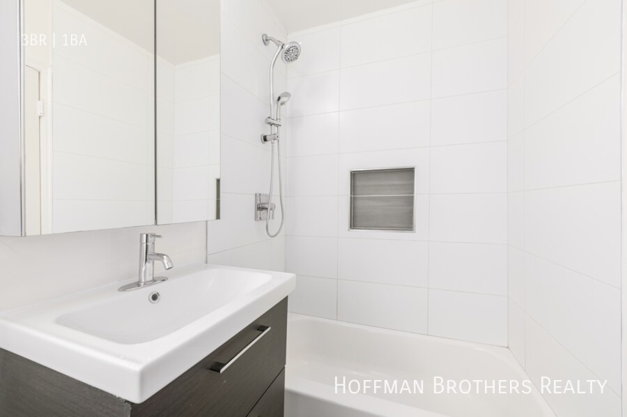 Building Photo - 6043 Eleanor Ave