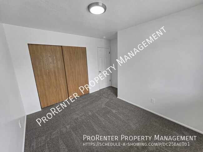 Building Photo - 239 E 975 S