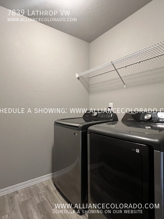 Building Photo - 7839 Lathrop Vw