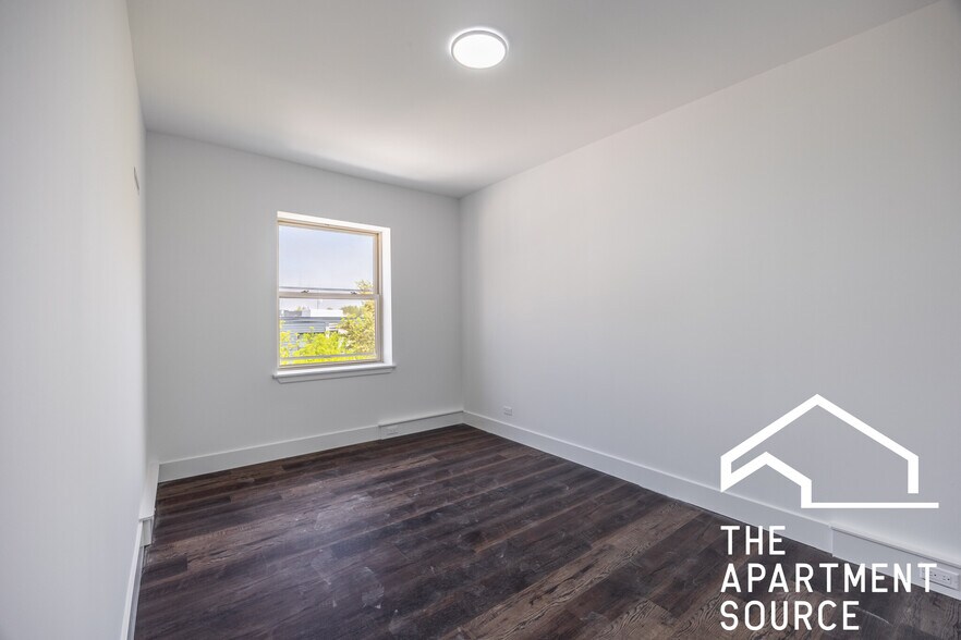 Building Photo - 1553 W Hollywood Ave