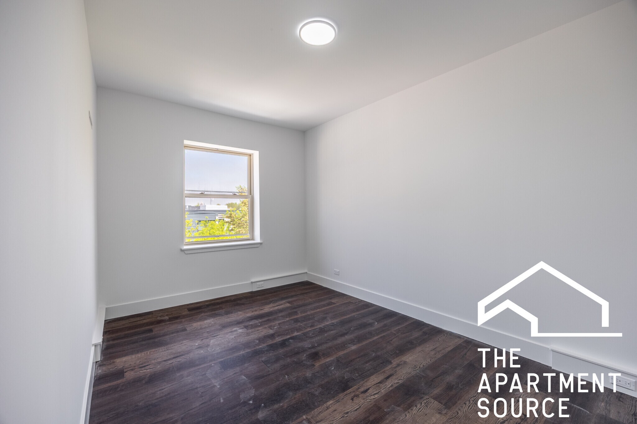 Building Photo - 1553 W Hollywood Ave