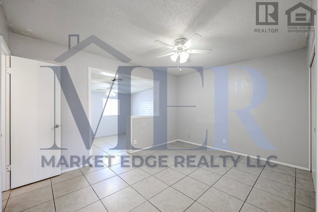 Building Photo - 5Bed/2Bath House at 35th Ave/Cactus! Move-In Ready on 04/02/2026! -- NO HOA!