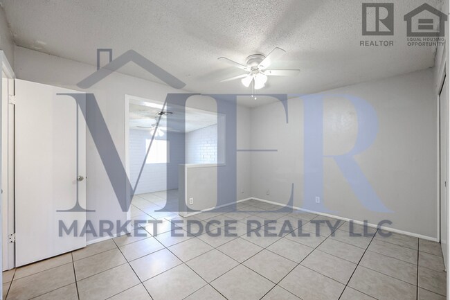 Building Photo - 5Bed/2Bath House at 35th Ave/Cactus! Ready for Immediate Move-In! -- NO HOA!