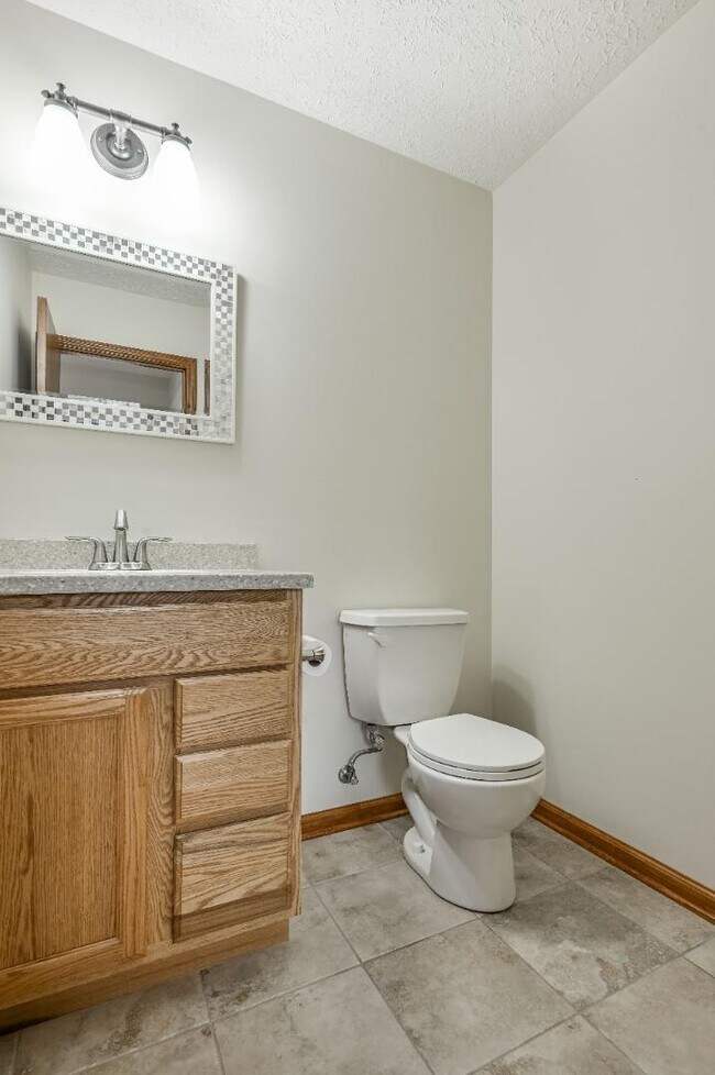 Building Photo - 1108 Redwood Dr