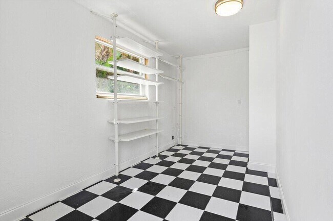 Building Photo - 517-529 29th St