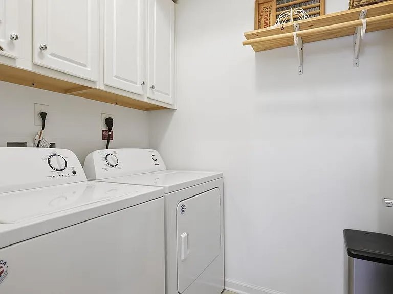 Building Photo - 7 Nauset Way